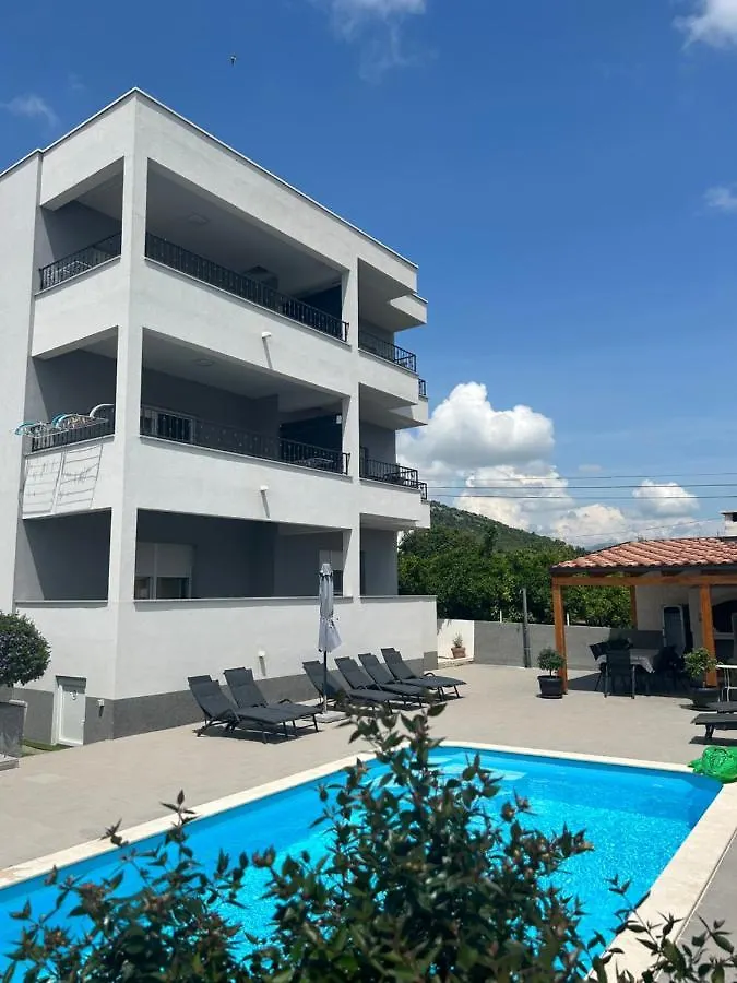 Villa Apartment Aa 2 トロギール