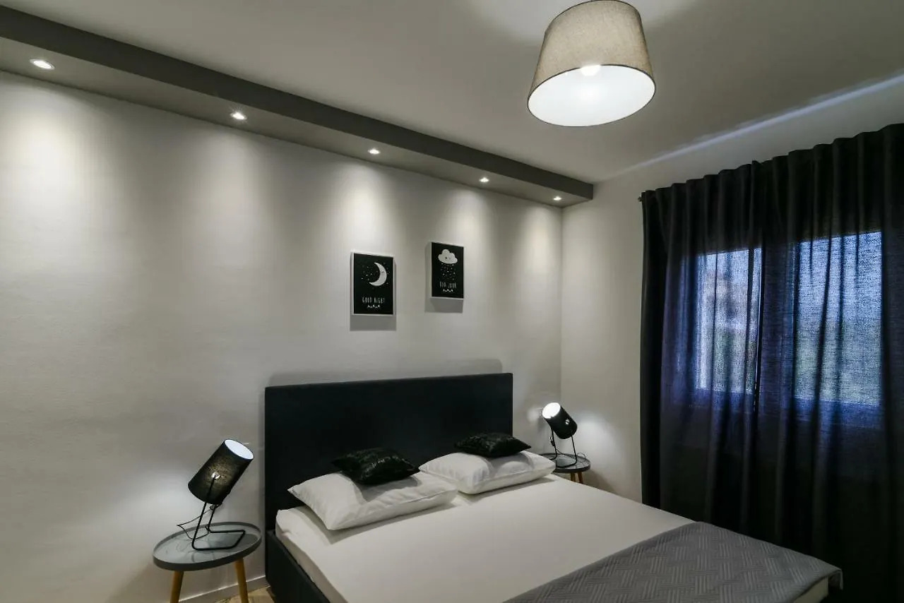 Villa Apartment Aa 2 トロギール
