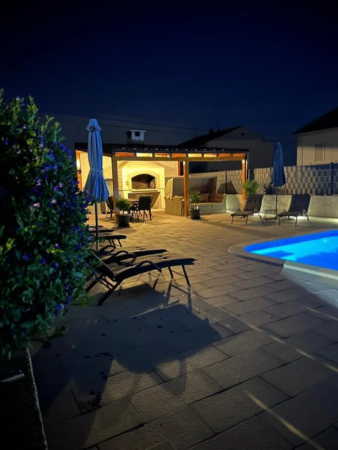 Villa Apartment Aa 2 Trogir