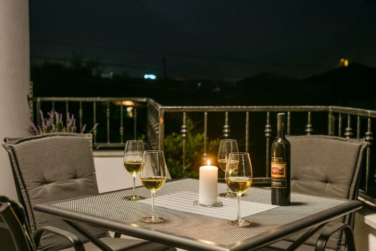 Villa Apartment Aa 2 Trogir 0*,